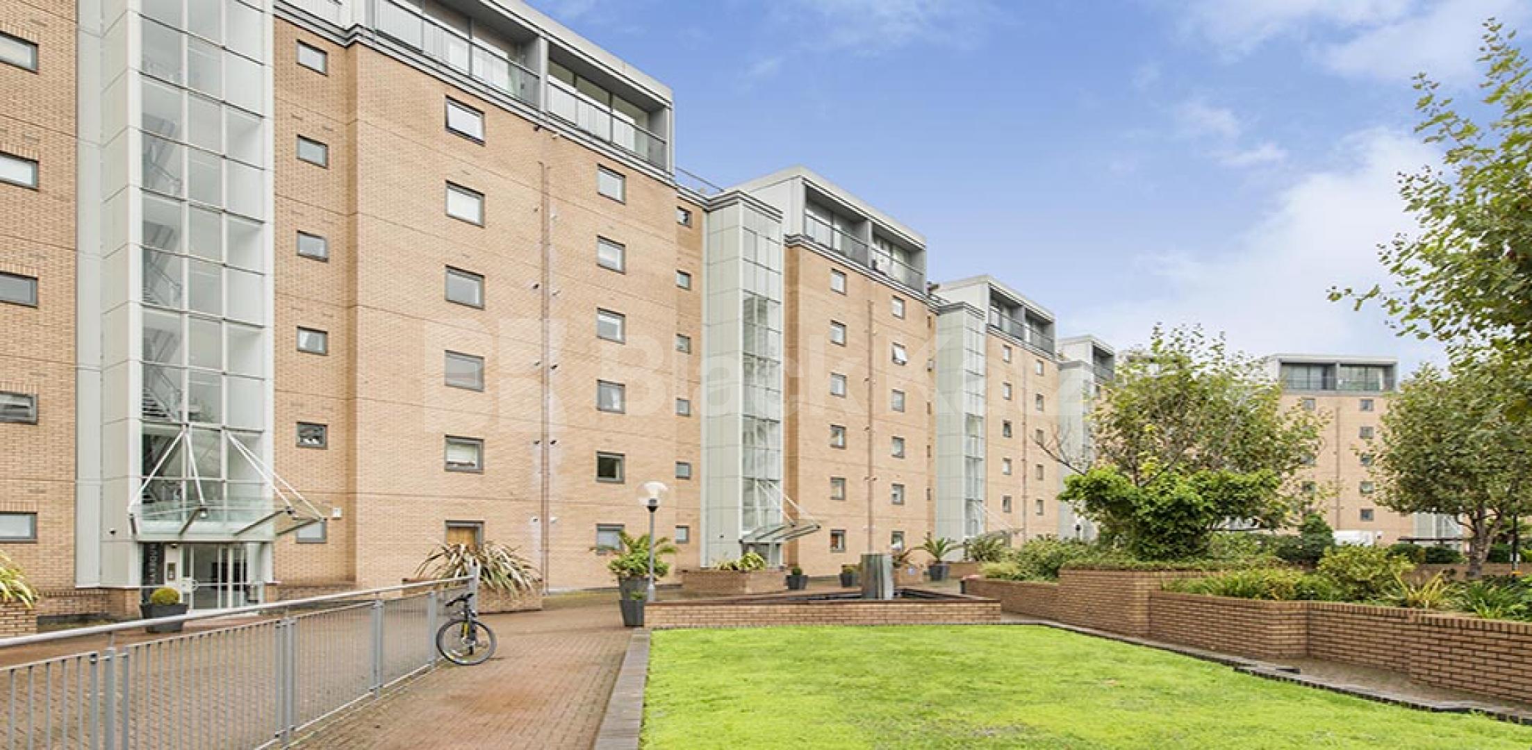 			NEW INSTRUCTION , 2 Bedroom, 1 bath, 1 reception Penthouse			 City Harbour, Selsdon Way, Canary Wharf